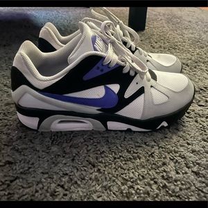 Grey, white, and blue Nike shoes 7Y